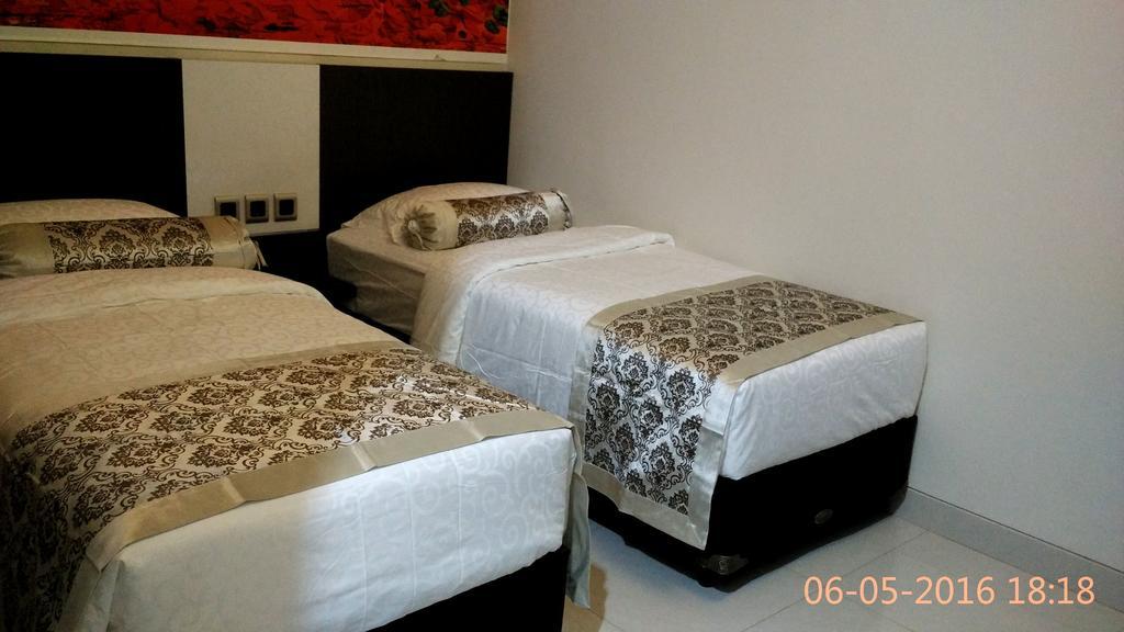 Malang City Boulevard Homestay Exteriör bild